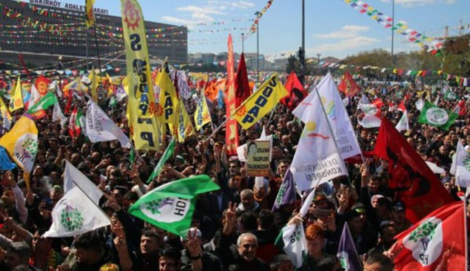 HDP'nin İstanbul mitinginde Öcalan posterleri