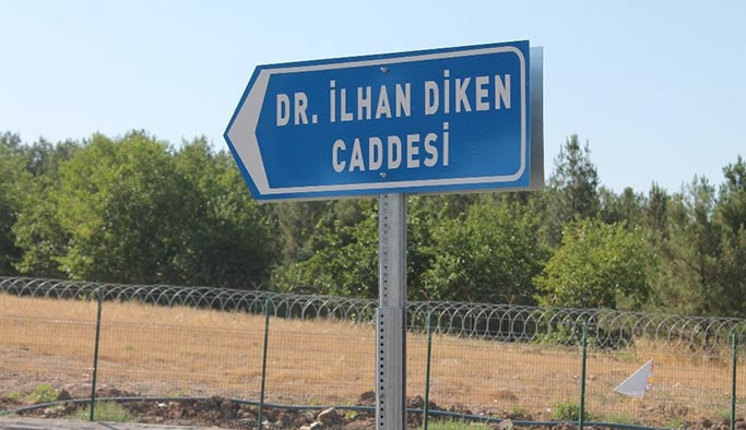 Belediye PKK'lı tabelasını dikti, valilik söktü