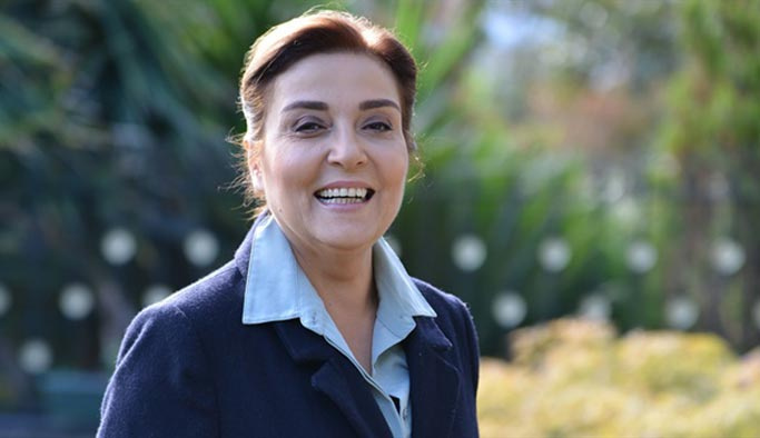 Elimi Bırakma Şeker Teyze veya Feride Çelen kimdir, kaç yaşındadır?