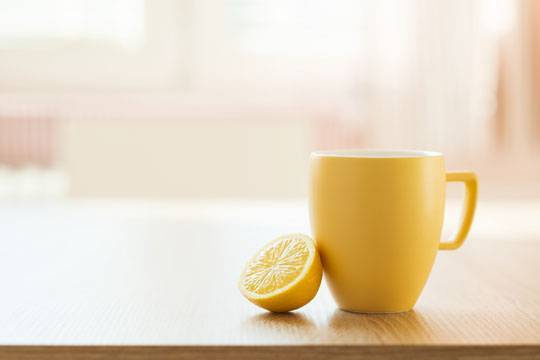 Limonlu sıcak suyun faydaları