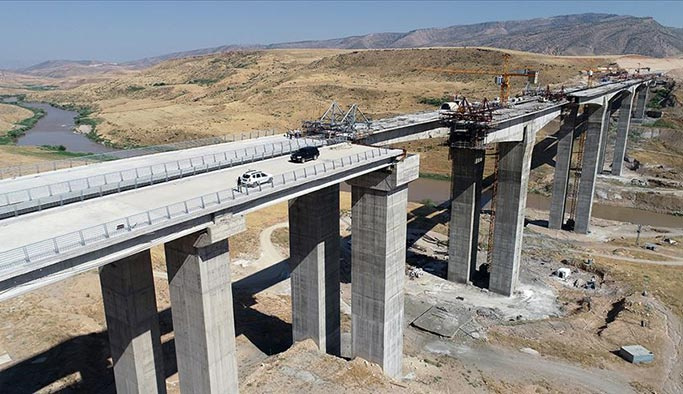 Türkiye'nin en uzun köprülerinden biri Batman'da inşa ediliyor