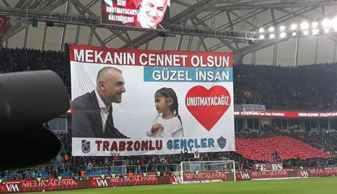 Trabzonspor Rizespor Maçı Pankart Altuğ Verdi