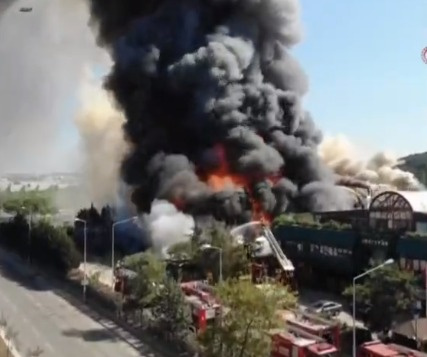 Son Dakika Haberi: Tuzla'da fabrika yangını, yollar kapatıldı